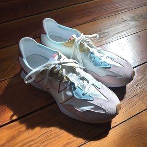 New Balance Womens 327 White Suede Sneakers